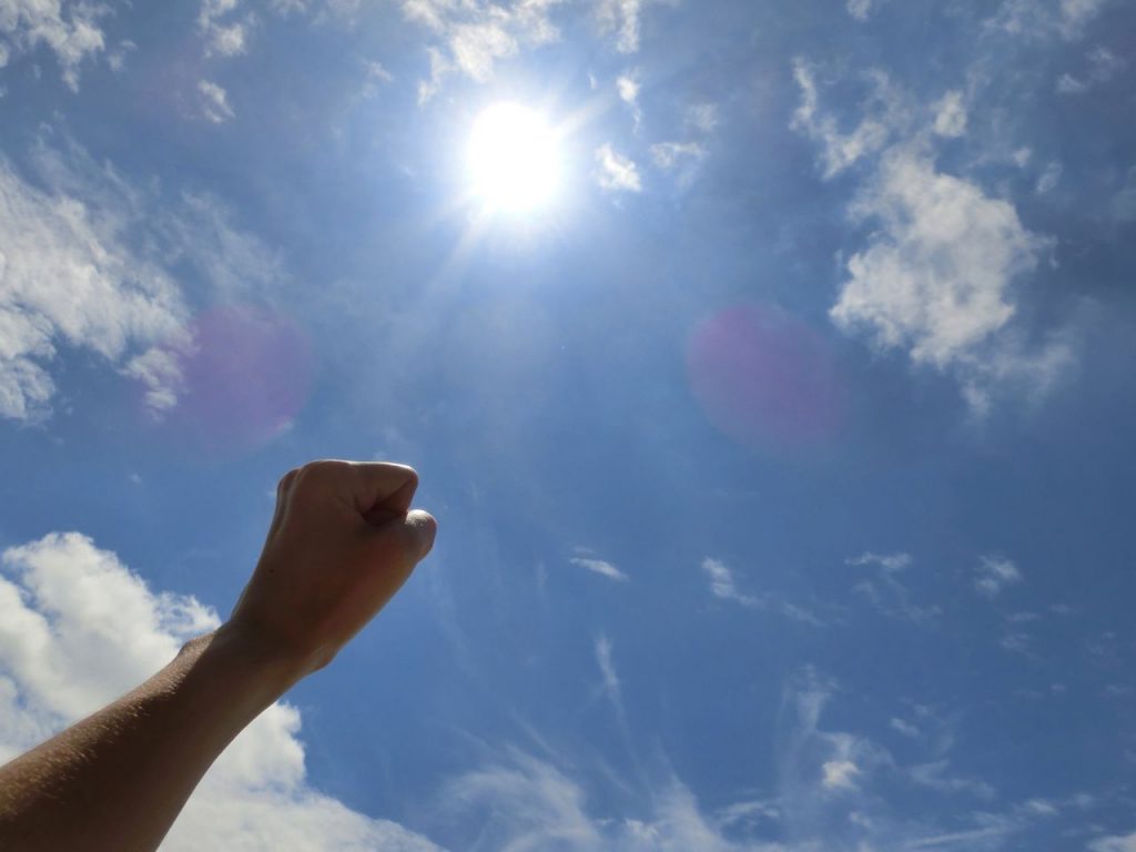 空に向かって！